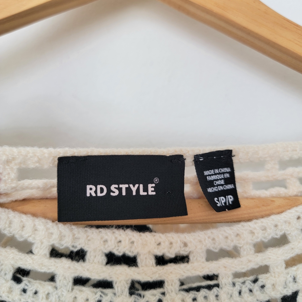 Elegant Black and White Crochet Women's Top - Picture 4 of 9